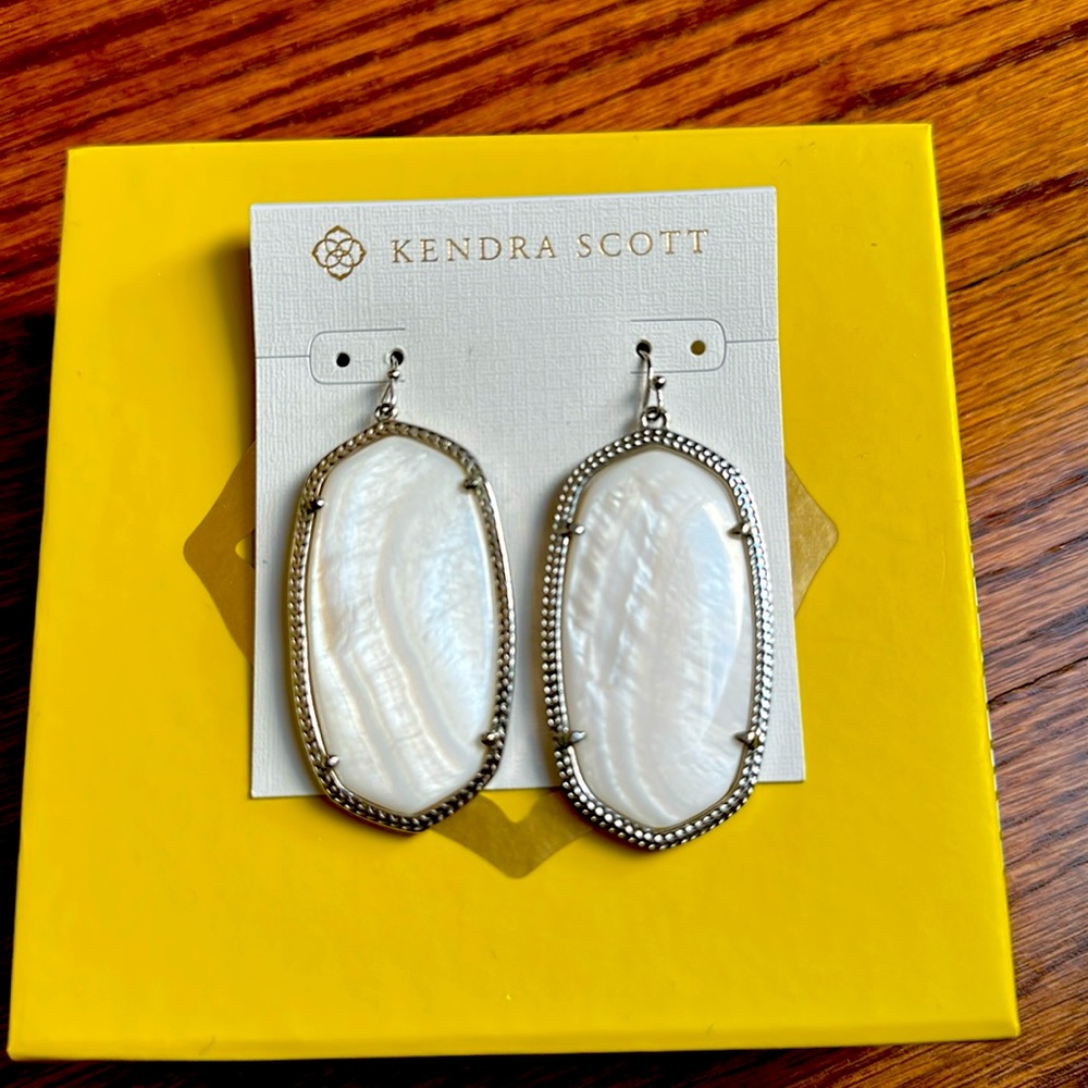EUC Kendra Scott Danielle Earrings in Mother of Pearl (MOP) with silver frames
